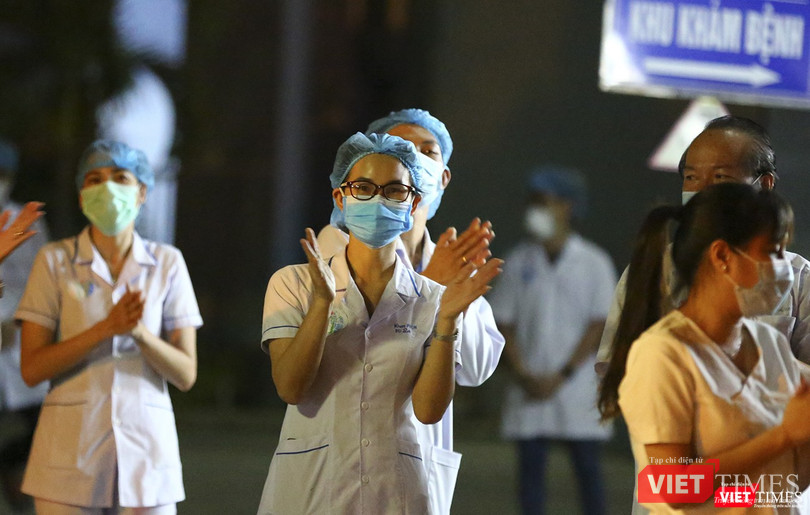 ...như có Bác Hồ trong ngày vui đại thắng!