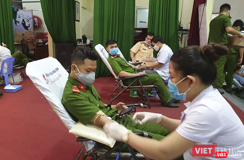 Cũng sáng cùng ngày, lực lượng Công an TP Đà Nẵng tổ chức hiến máu nhân đạo cứu người