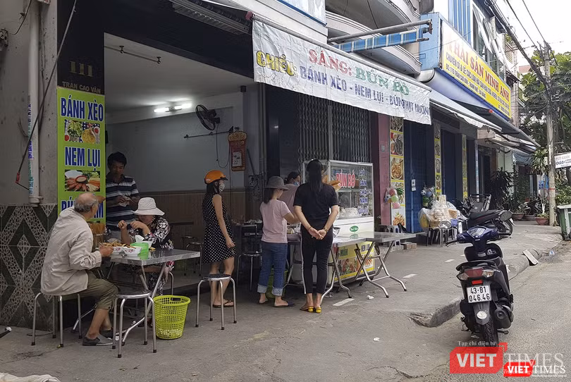 Hàng ăn đã bán và phục vụ tại chỗ