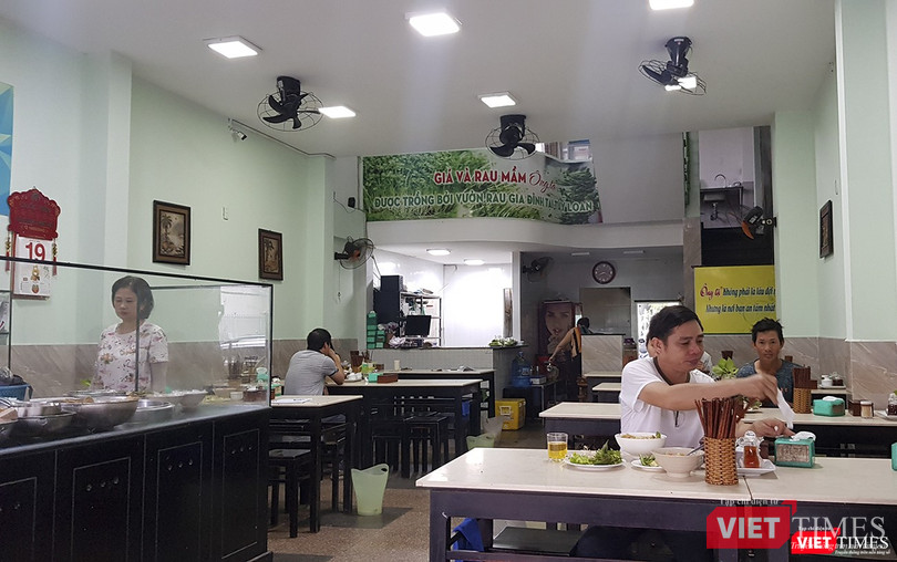 Đảm bảo quy định về cự ly, giãn cách phục vụ