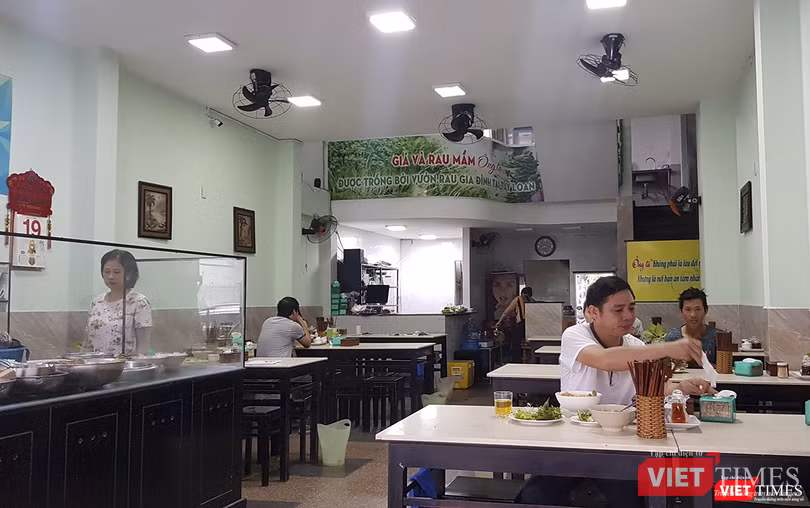 Đảm bảo quy định về cự ly, giãn cách phục vụ