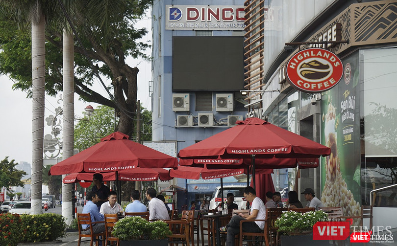 Quán cà phê đã mở cửa đón khách trở lại