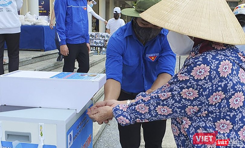 Khử trùng trước khi nhận gạo