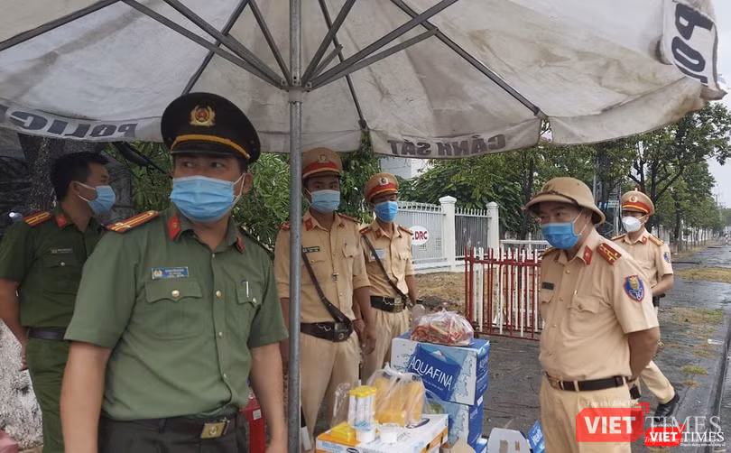 Chốt kiểm soát nhận nhiệm vụ yêu cầu phường tiện quay đầu xe, không ra vào TP Đà Nẵng