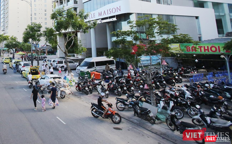 Sở Xây dựng TP Đà Nẵng yêu cầu tháo dỡ đối với các nhà hàng, quán tạm xây dựng không có giấy phép, đồng thời siết chặt quản lý xả thải đối với các nhà hàng còn thời hạn hoạt động