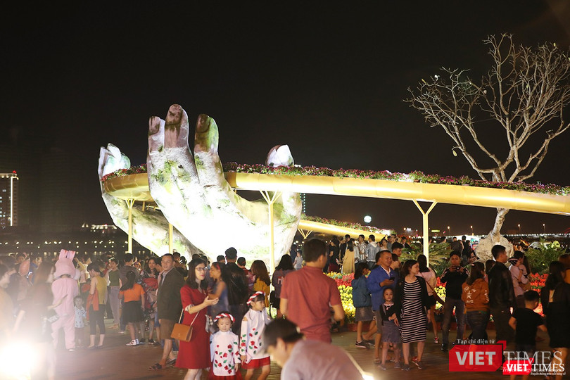 Cầu vàng "xuống phố"