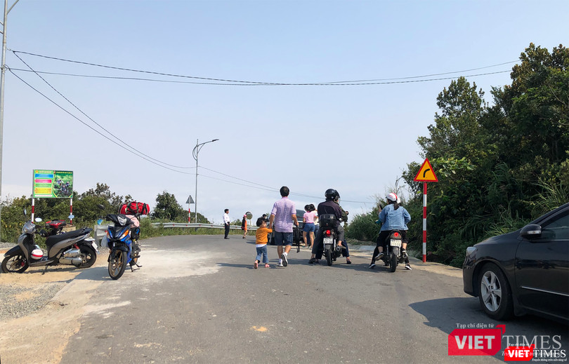 Mỗi lúc một đông hơn