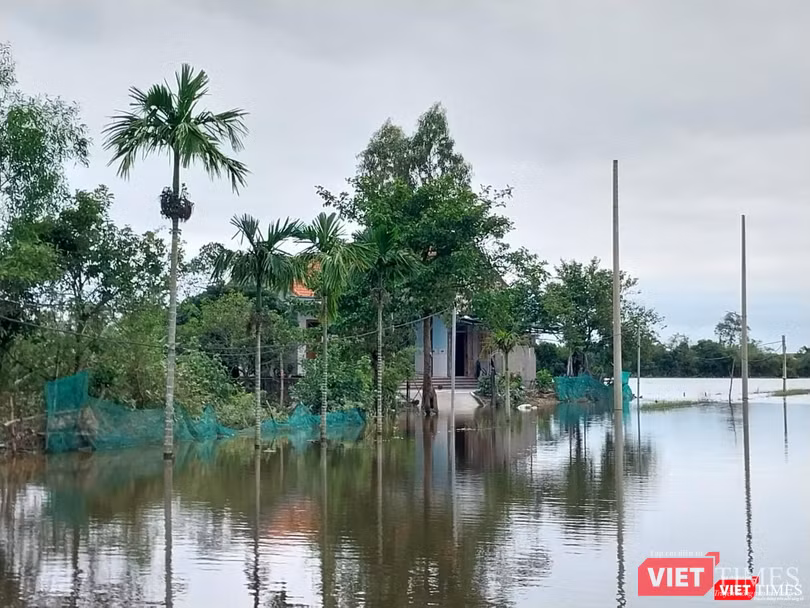 Có những nơi còn ngập rất sâu