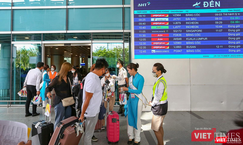 Những hành khách đầu tiên từ Đài Bắc đến Đà Nẵng sau thời gian gián đoạn do dịch COVID-19 Những hành khách đầu tiên từ Đài Bắc đến Đà Nẵng sau thời gian gián đoạn do dịch COVID-19