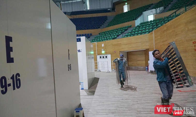 Công nhân khẩn trương