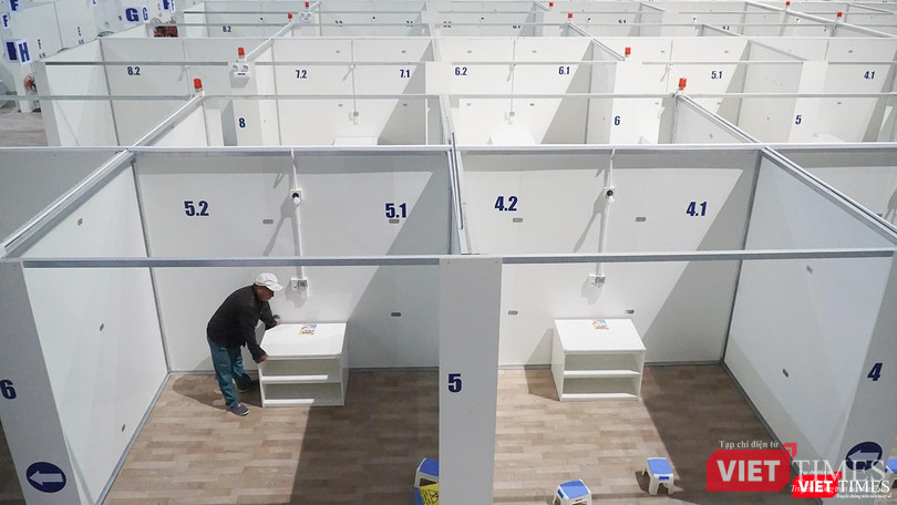 Giường bệnh đã được di chuyển ra khỏi các buồng bệnh