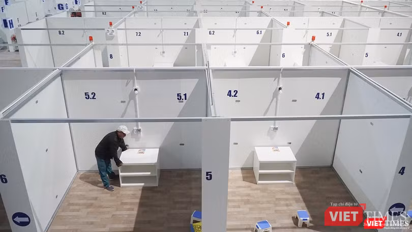 Giường bệnh đã được di chuyển ra khỏi các buồng bệnh