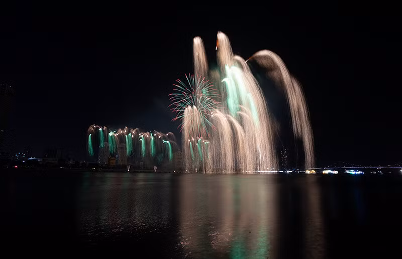 Với chủ đề “Phát triển bền vững”, đêm thi thứ tư của Lễ hội pháo hoa quốc tế Đà Nẵng (DIFF 2025) đã diễn ra với màn trình diễn mãn nhãn của 2 đội thi đến từ châu Âu là Bồ Đào Nha và Vương quốc Anh.