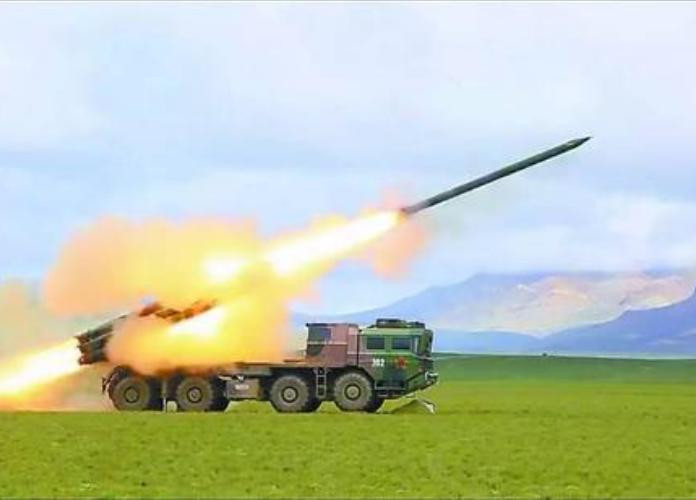 Quân đội Trung Quốc tiến hành diễn tập trên cao nguyên. Ảnh: Sina.