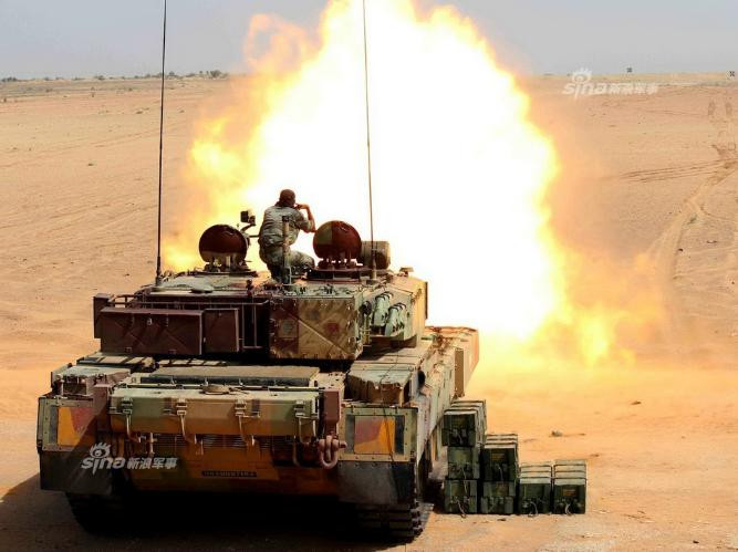 Xe tăng chiến đấu Arjun do Ấn Độ tự nghiên cứu chế tạo. Ảnh: Sina.