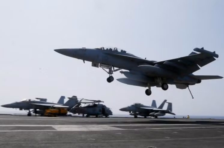 Máy bay chiến đấu F/A-18 trang bị cho tàu sân bay Mỹ. Ảnh: LTN.