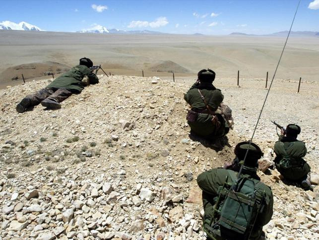 Trung Quốc liên tục tăng quân tới khu vực biên giới Trung - Ấn. Ảnh: Dwnews.