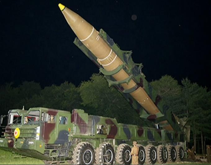 Triều Tiên tuyên bố sẽ đưa ra phương án tấn công Guam, Mỹ. Ảnh: DWnews