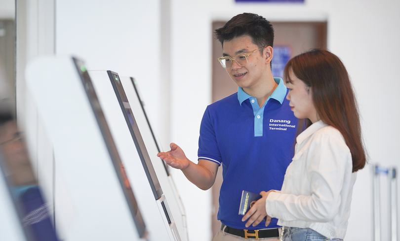 Thiết bị self check-in kiosk tại Nhà ga Quốc tế sân bay Đà Nẵng (ảnh AHT)