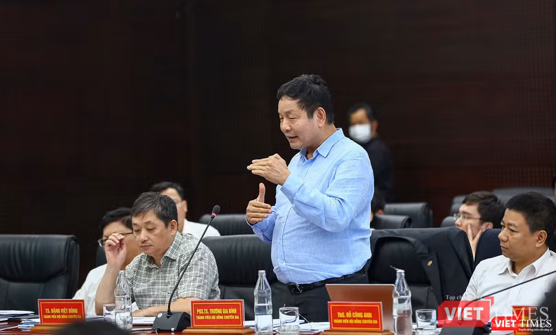 Ông Trương Gia Bình - Chủ tịch tập đoàn FPT phát biểu tham luận