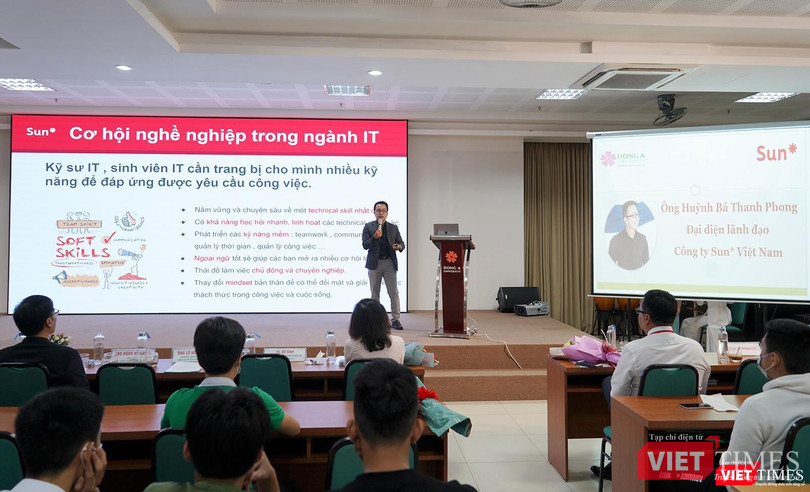 Ông Huỳnh Bá Thanh Phong – đại diện Công ty Sun* chia sẻ cơ hội việc làm trong nước và nước ngoài đối với sinh viên ngành CNTT , phần mềm Ông Huỳnh Bá Thanh Phong – đại diện Công ty Sun* chia sẻ cơ hội việc làm trong nước và nước ngoài đối với sinh viên ngành CNTT , phần mềm