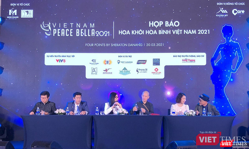 Ban Giám khảo, Ban tổ chức trả lời các câu hỏi của báo giới