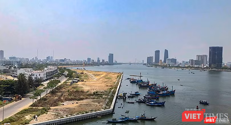 TP Đà Nẵng nhìn từ cửa sông Hàn