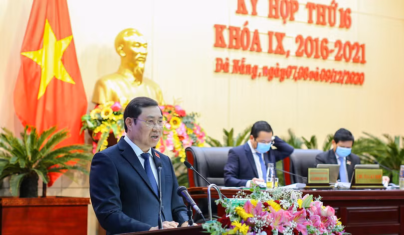 Ông Huỳnh Đức Thơ phát biểu tại kỳ họp thứ 16 HĐND TP Đà Nẵng khoá IX khi đang tại nhiệm Chủ tịch UBND TP
