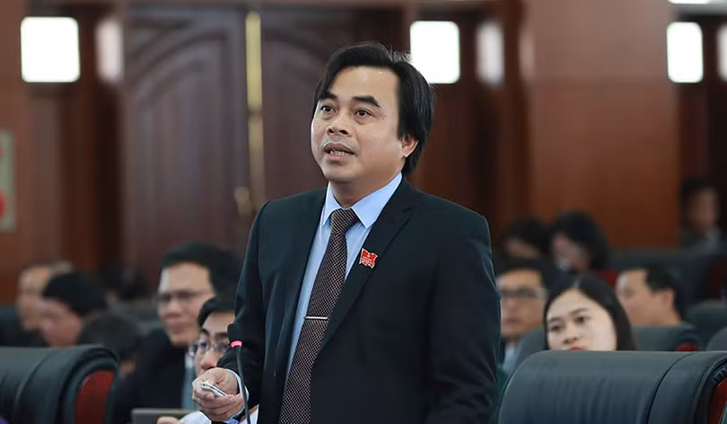 Ông Tô Văn Hùng - Giám đốc Sở TN&MT TP Đà Nẵng phát biểu tại kỳ họp HĐND TP Đà Nẵng