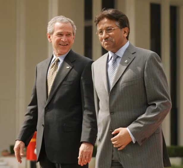 Cựu Tổng thống Mỹ George W. Bush từng đến thăm Pakistan. Ảnh: The White House