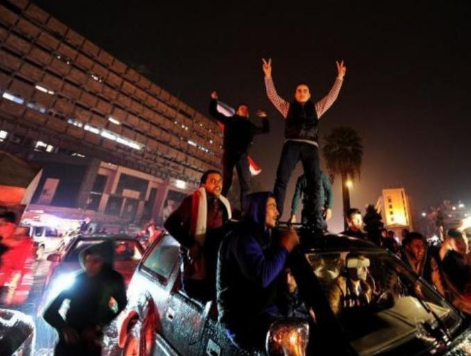 Người dân chúc mừng chiến thắng của Quân Chính phủ Syria ở Aleppo. Ảnh: Cankao