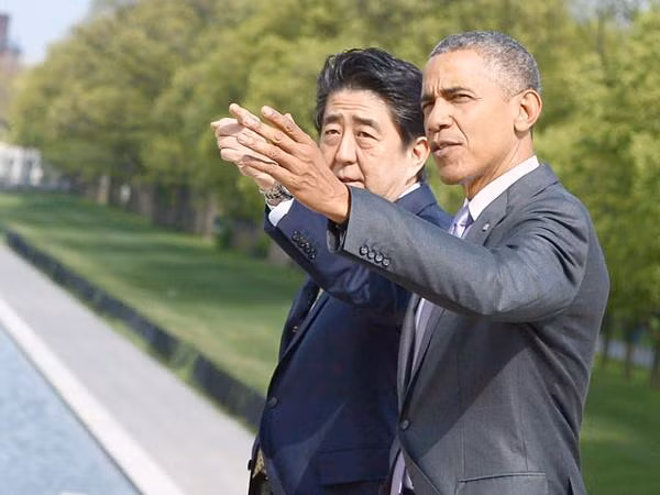 Thủ tướng Nhật Bản Shinzo Abe và Tổng thống Mỹ Barack Obama. Ảnh: Sohu