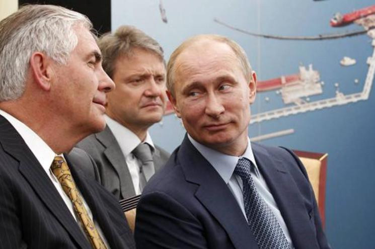 Ông Rex Tillerson được Tổng thống đắc cử Mỹ Donald Trump chọn làm Ngoại trưởng Mỹ, có quan hệ không tồi với Tổng thống Nga Vladimir Putin. Ảnh: Sina