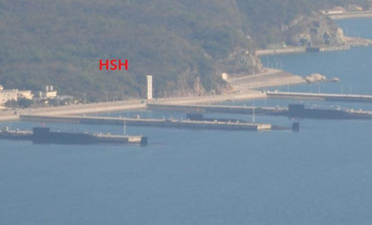 4 tàu ngầm hạt nhân chiến lược Type 094 Trung Quốc. Ảnh: báo Phượng Hoàng, Hồng Kông.