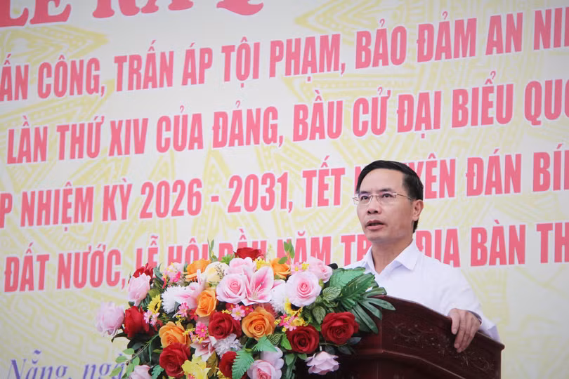 Ông Phạm Đức Ấn, Chủ tịch UBND TP Đà Nẵng phát biểu chỉ đạo tại buổi ra quân.