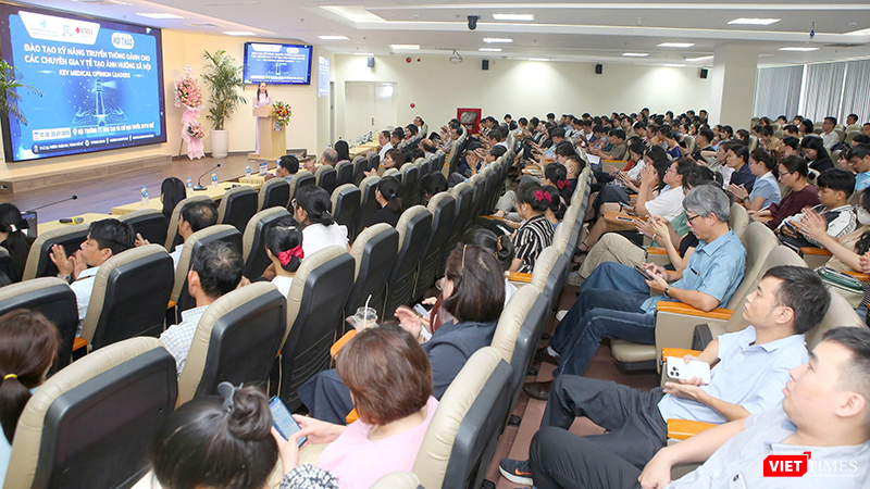 Quang cảnh Hội thảo “Đào tạo kỹ năng truyền thông dành cho chuyên gia y tế tạo ảnh hưởng xã hội” diễn ra tại TP Huế.