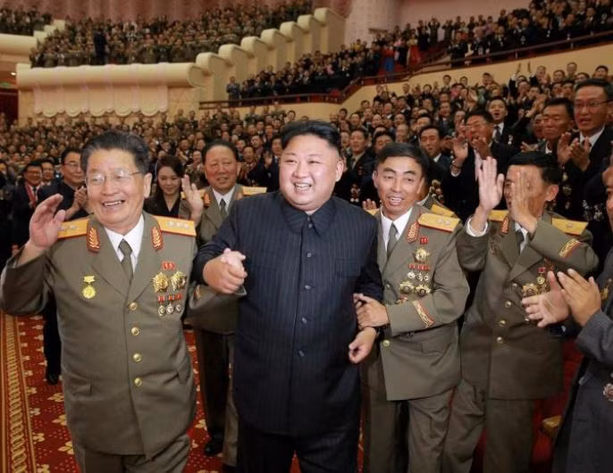 Nhà lãnh đạo Triều Tiên Kim Jong-un và quân đội Triều Tiên. Ảnh: Zaobao.