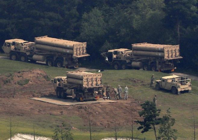 Mỹ triển khai THAAD ở Hàn Quốc. Ảnh: Mainichi