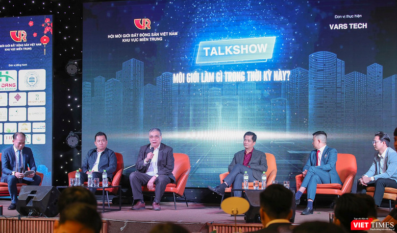 PGS.TS Trần Đình Thiên - nguyên Viện Trưởng Viện Kinh tế Việt Nam, thành viên Tổ tư vấn Chính phủ chia sẻ tại talkshow “Môi giới làm gì trong thời kỳ này?”