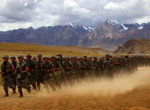 Binh sĩ Trung Quốc. Ảnh: Sina