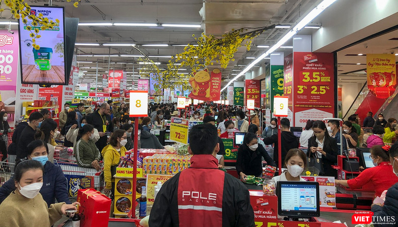Người dân Đà Nẵng mua sắm Tết tại siêu thị trên địa bàn