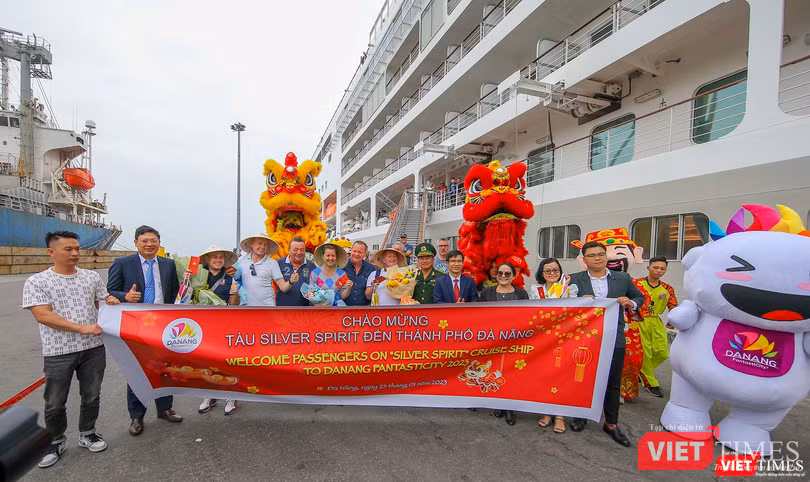 Du lịch Đà Nẵng đón đoàn du khách tàu biển xông đất đầu năm Quý Mão 2023 Du lịch Đà Nẵng đón đoàn du khách tàu biển xông đất đầu năm Quý Mão 2023