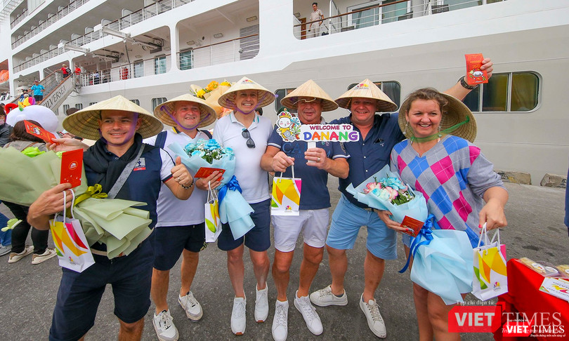 Du khách hứng khởi khi đến Đà Nẵng