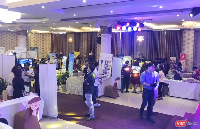 Quang cảnh không gian trưng bày tại Ngày hội khởi nghiệp sáng tạo Đà Nẵng