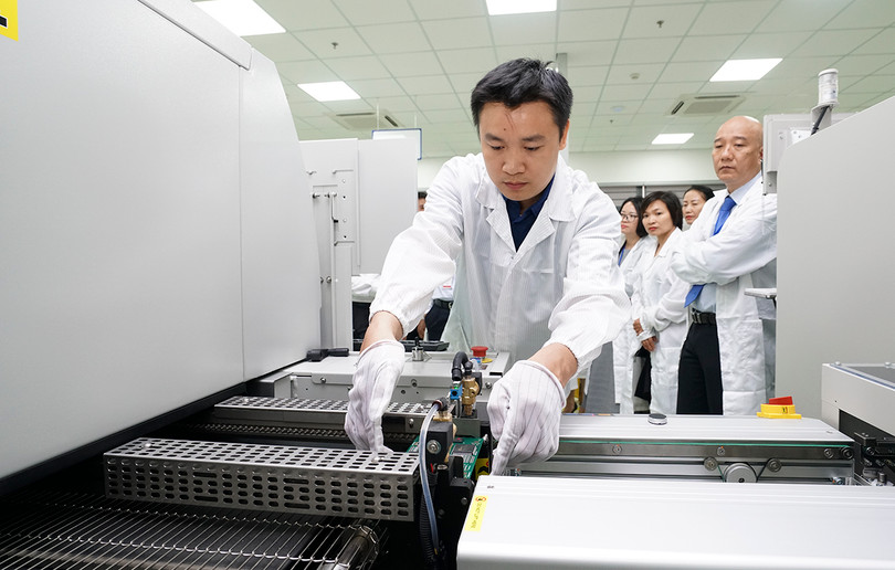 Những bộ vi mạch điện tử công nghệ cao SMT đầu tiên được sản xuất tại Danang IT Park