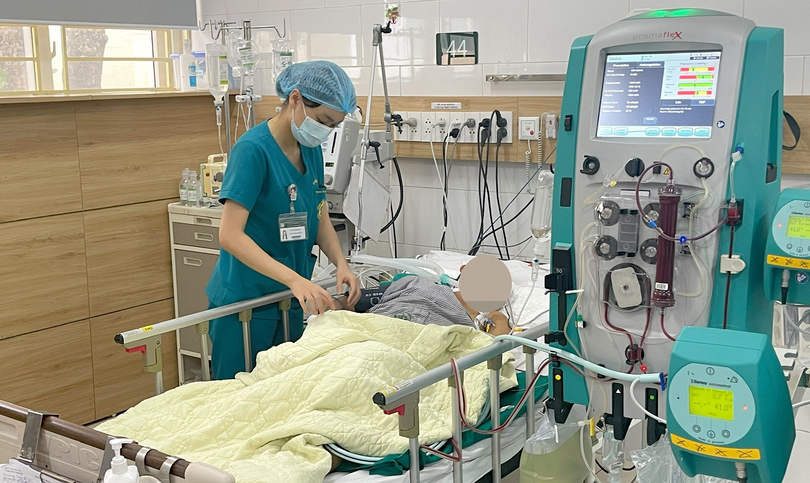 Bệnh nhân bị ngộ độc đang được điều trị tích cực