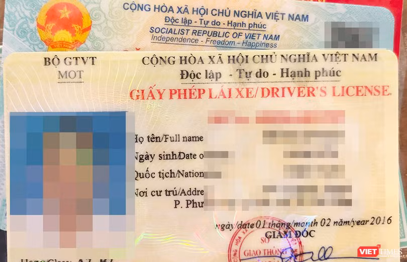 Bưu điện Quảng Nam phối hợp với Sở GTVT tỉnh này triển khai hướng dẫn cấp đổi giấy phép lái xe và cấp hộ chiếu trực tuyến tại các bưu điện trung tâm.