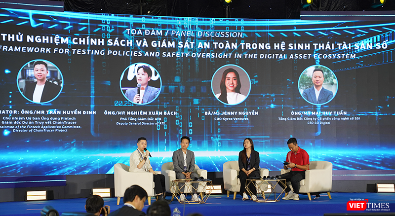 Các diễn giả tham dự phiên toạ đàm mang chủ đề “Khung thử nghiệm chính sách và giám sát an toàn trong hệ sinh thái tài sản số”.