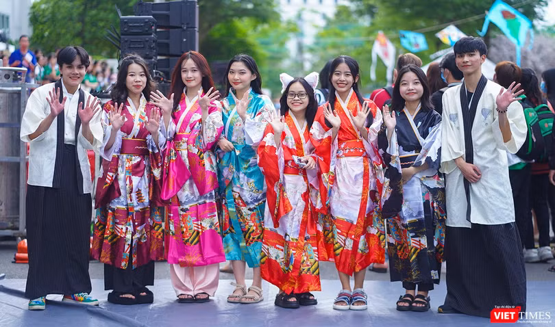 Trình diễn trang phục Kimono truyền thống của Nhật Bản tại lễ hội giao lưu văn hoá Việt-Nhật 