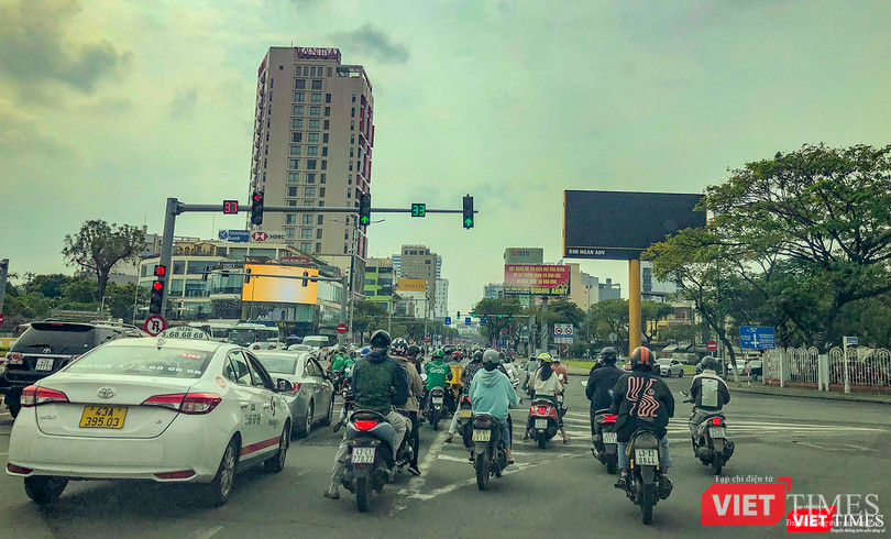Đà Nẵng phân luồng giao thông theo xu hướng “làn sóng xanh” nhằm tối ưu hoá di chuyển của phương tiện theo trục ưu tiên, tránh ùn tắc.